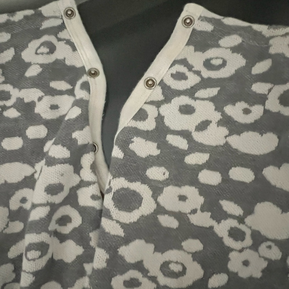 H&M Cárter different brands . Baby Outfit with Gray and White - Picture 8 of 8